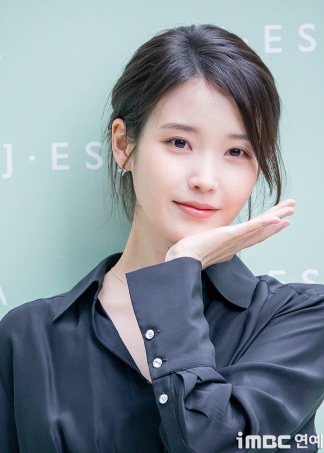 [잡담] 아이유) 260511 아이유 제이에스티나 포토콜 기사사진 | 인스티즈