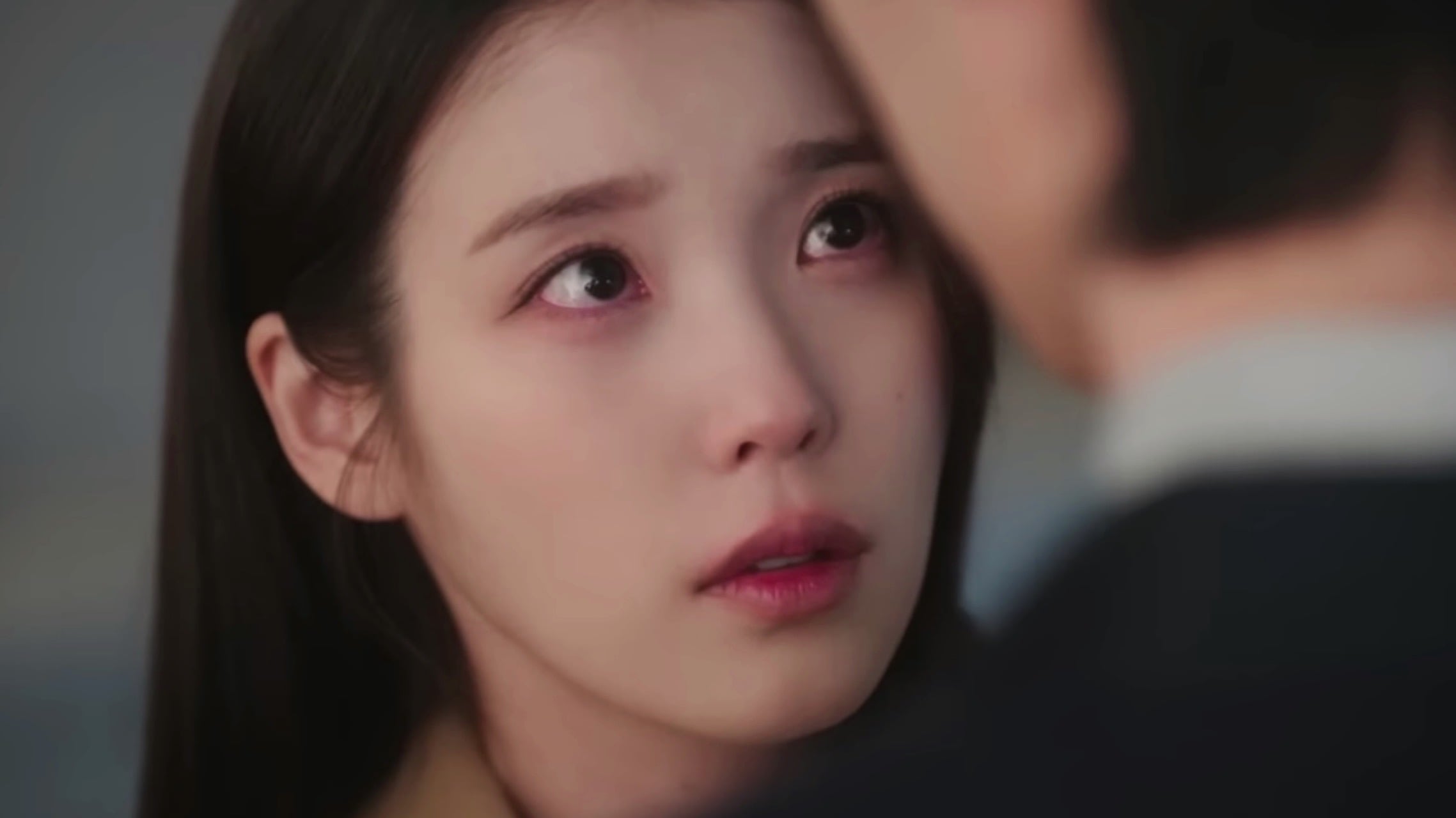 [잡담] 대군부인) 키스하기 전에 둘 다 눈밑 붉어져있는 거 너무너무임 | 인스티즈
