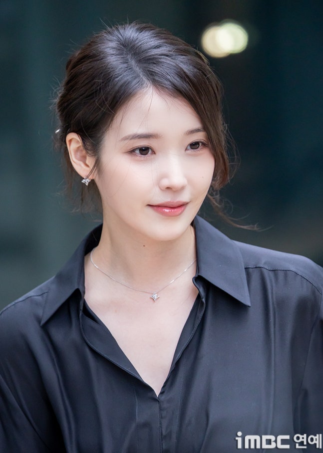 [잡담] 아이유 볼살 빠졌는데도 어려보이는거 신기 | 인스티즈