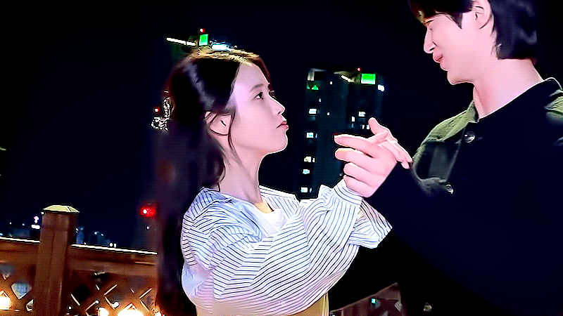 [잡담] 아이유) 입술 뭥에요? | 인스티즈