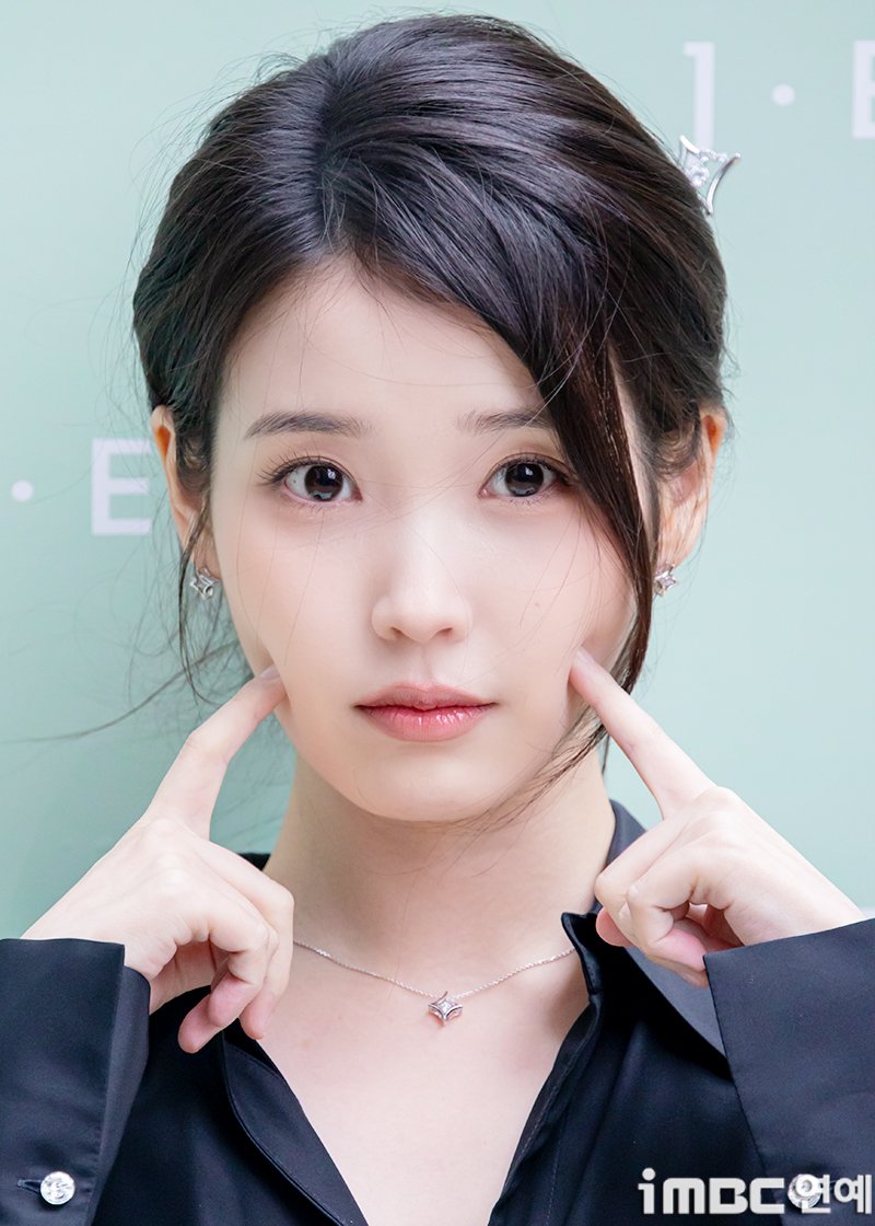 [잡담] 아이유 오늘 진짜 이뻤네… | 인스티즈