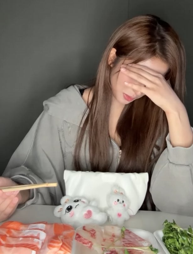[잡담] 설윤 맛있는거 먹으면 이런댘ㅋㅋㅋㅋ | 인스티즈