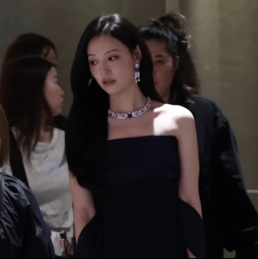 [잡담] 김지원 이 외모로 로맨스드 안찍는거 말이 안됨 | 인스티즈
