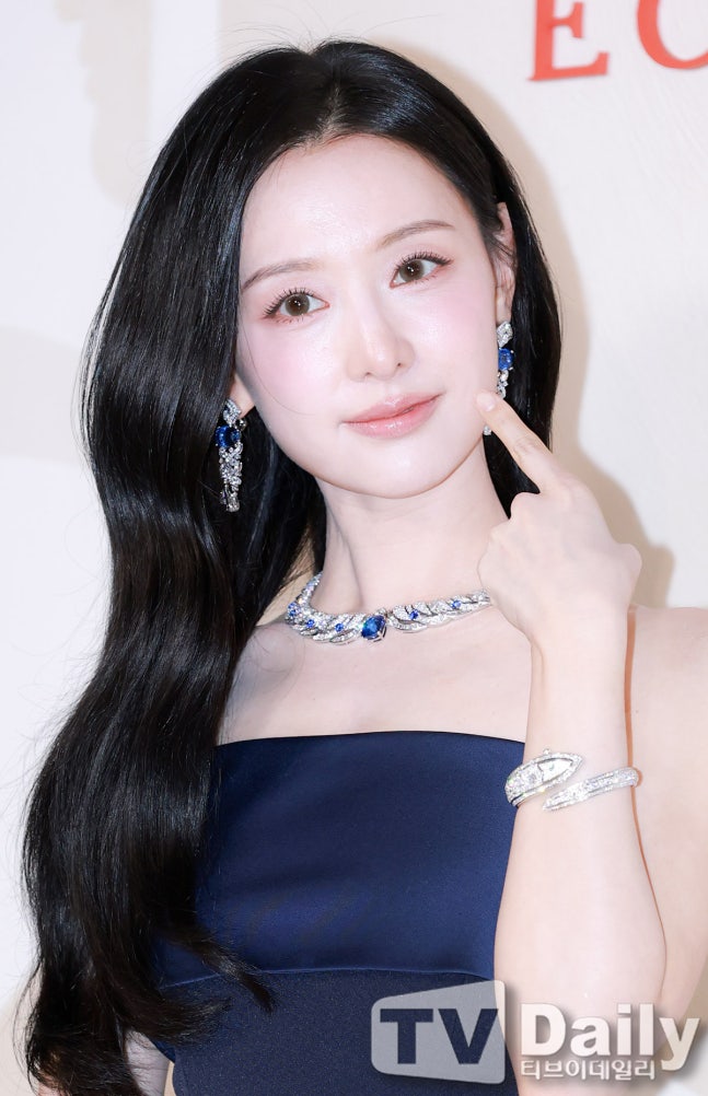 [잡담] 오늘자 불가리 행사 참석한 장원영&김지원 기사사진 | 인스티즈