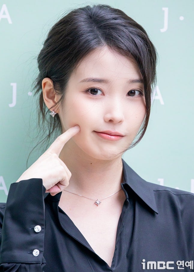 [잡담] 대군부인) 어제 오늘 엄마 아빠 행사 참석 용안 🖤 | 인스티즈
