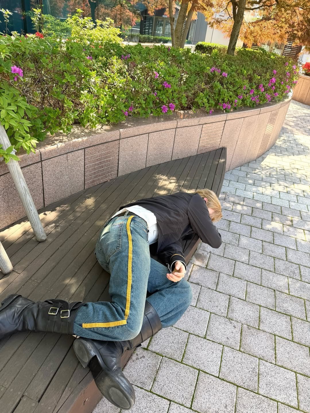 [잡담] 투바투 볼 때마다 생각하는 건데 진짜 실물로 보면 길고 말랐는데 | 인스티즈