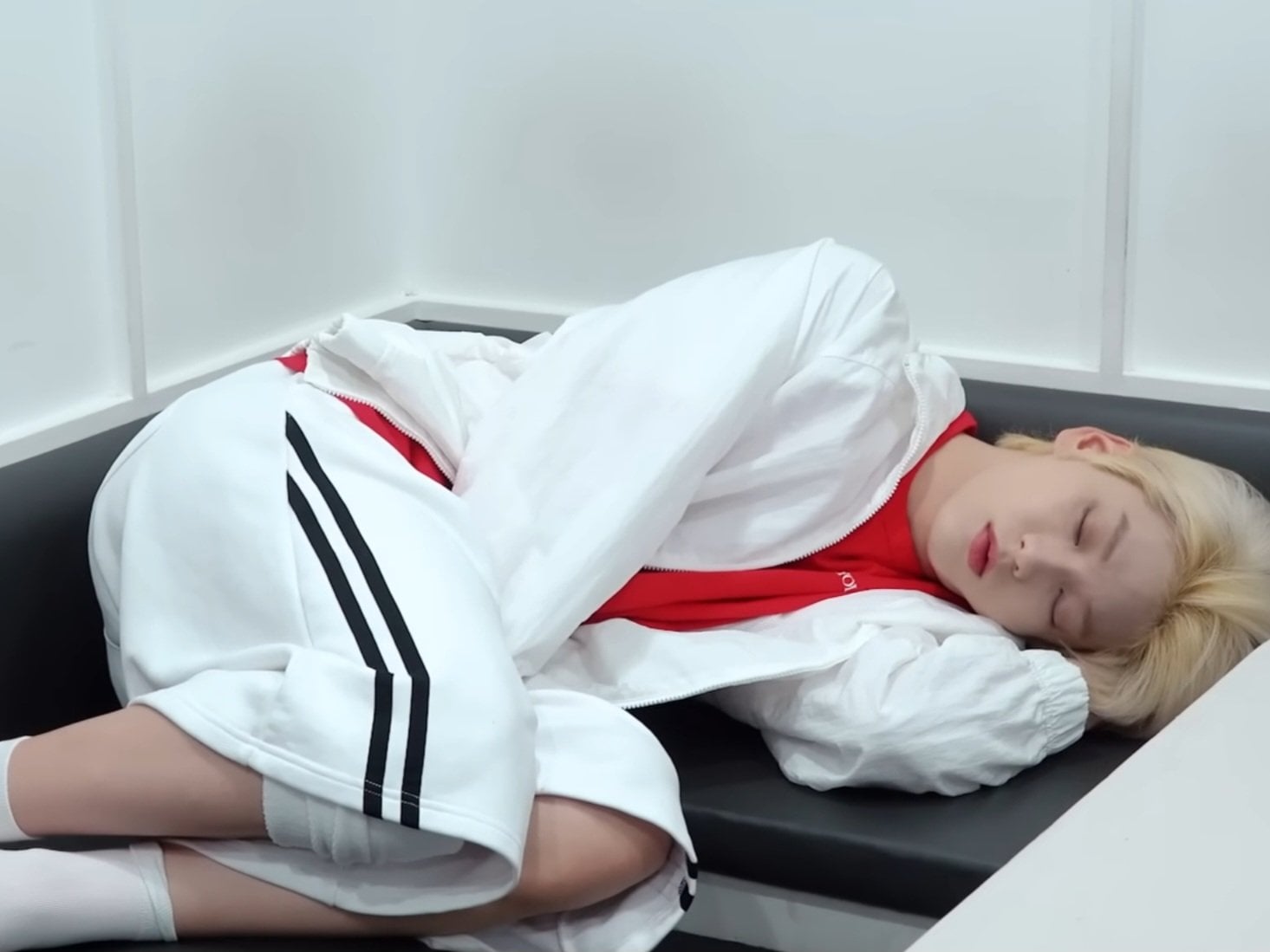 [잡담] 뮤뱅 대기실 요기는 수빈이 지정석인가봐 | 인스티즈