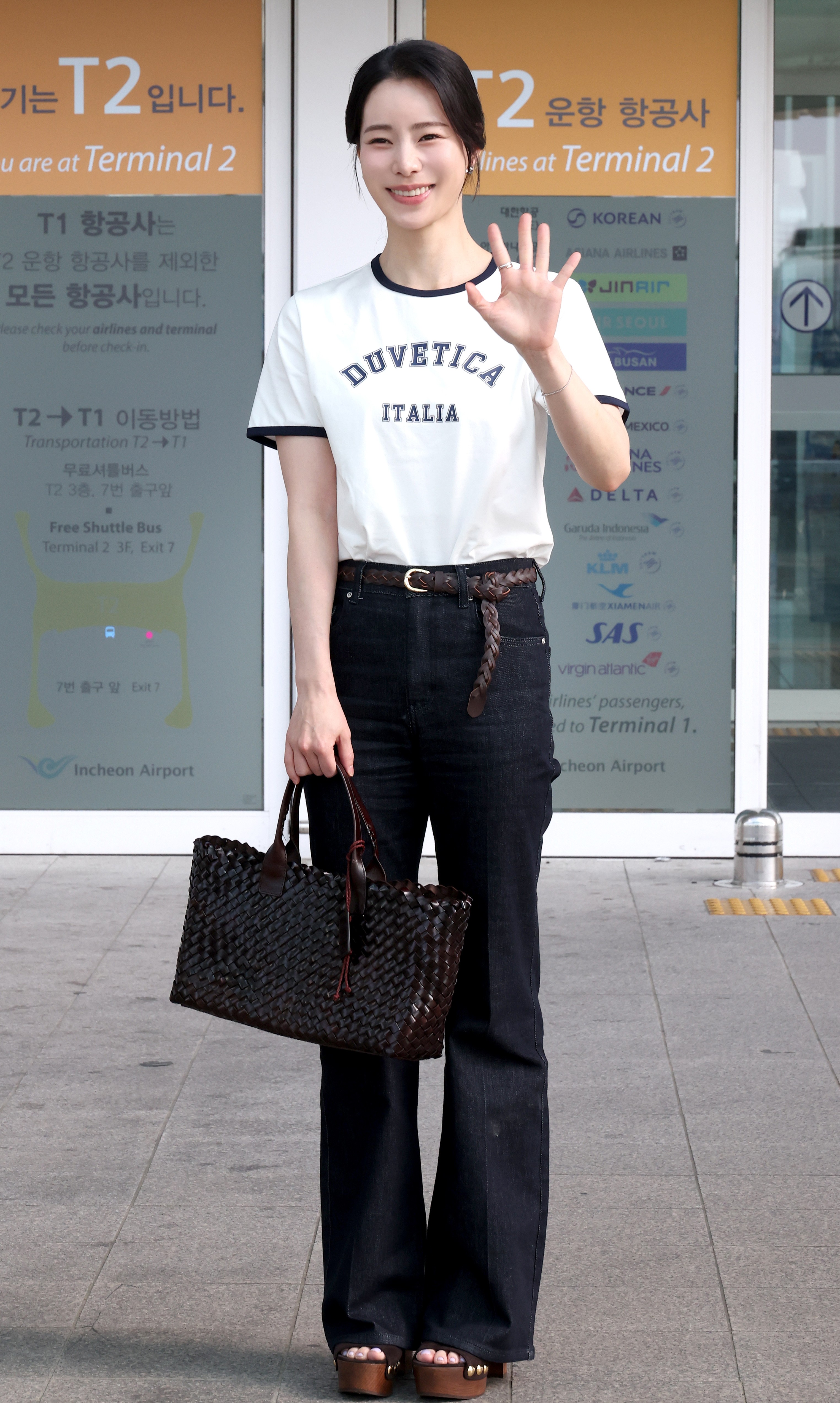 [잡담] 임지연 공항패션 바지 정보 아는 사람 | 인스티즈