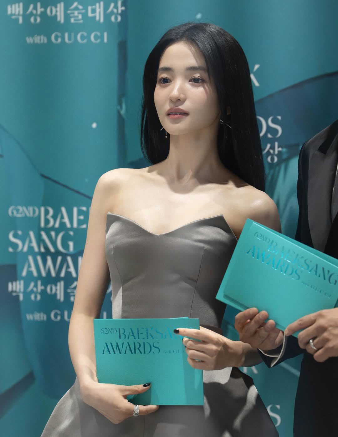 [잡담] 와 백상 비하인드컷 김태리 미모 봐 | 인스티즈