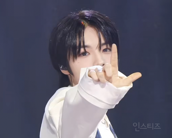 데뷔 2달차 곡이랑 뮤비는 3개인데 딱 1개가 없는 신인JPG | 인스티즈