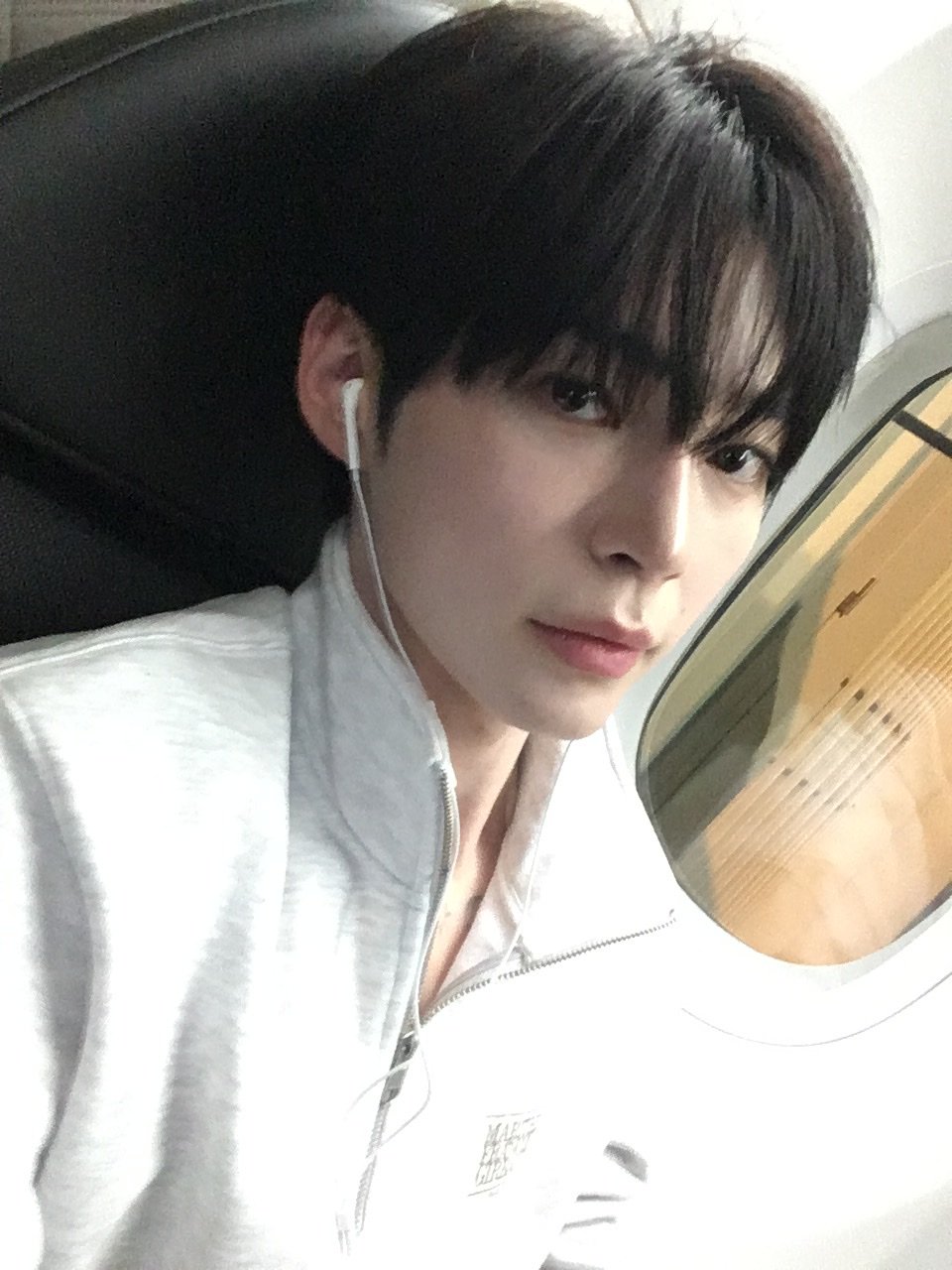 [잡담] 성한빈 공항 존잘이다 | 인스티즈