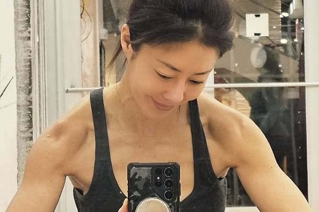 [잡담] 와 이지현님 의외로 근육질이네 | 인스티즈