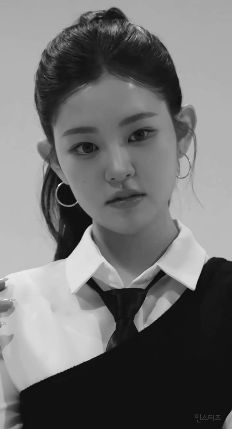 요즘 핫하다는 요정 귀 가지고 있는 여자 아이돌.jpg | 인스티즈