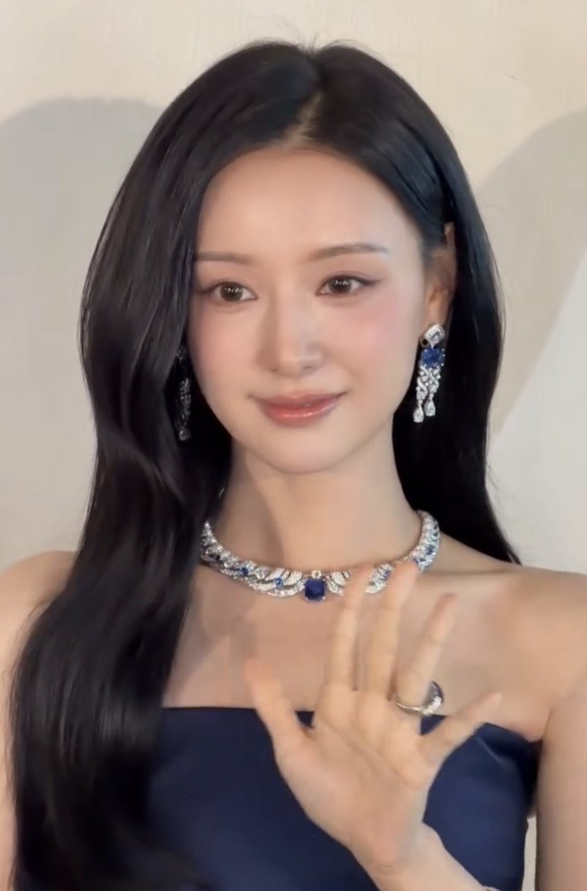 [잡담] 김지원 걍 불가리 그 자체다 ....... | 인스티즈