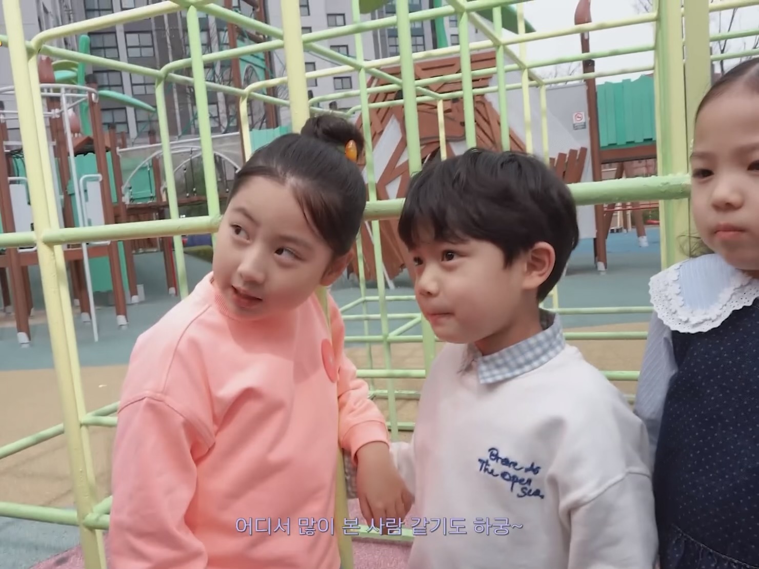 [잡담] 아이들이 어디에서 많이 본 거 같은 태연 | 인스티즈