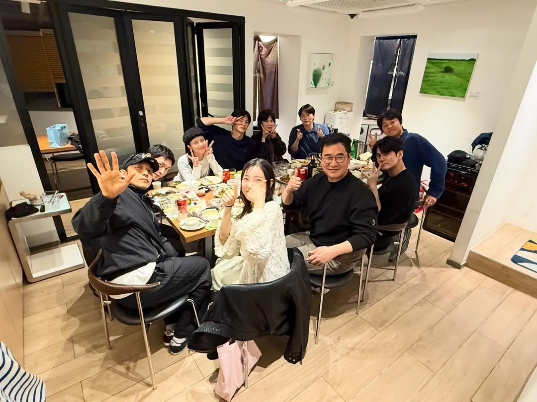 [잡담] 지수 팬들아 월남감독님 인스타는 뭐였을까 | 인스티즈