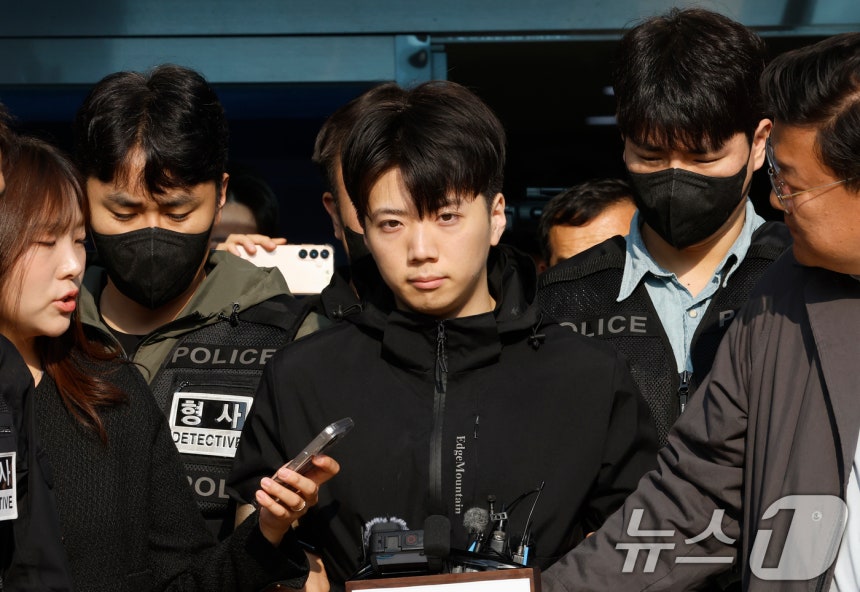 [정보/소식] 광주 여고생 살인범 장윤기 실시간 송치되는 모습 | 인스티즈
