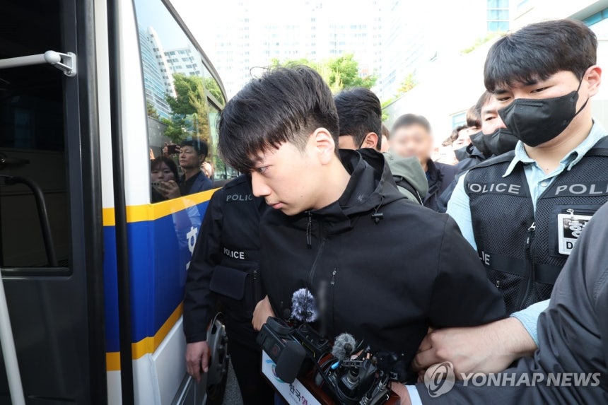 [정보/소식] 광주 여고생 살인범 장윤기 실시간 송치되는 모습 | 인스티즈