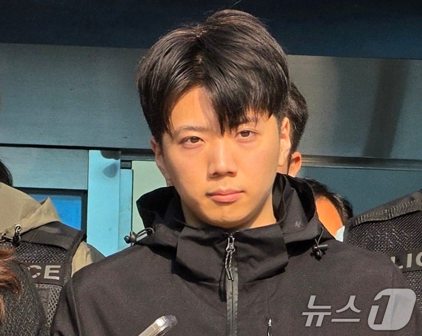 [정보/소식] 광주 여고생 살인범 장윤기 실시간 송치되는 모습 | 인스티즈