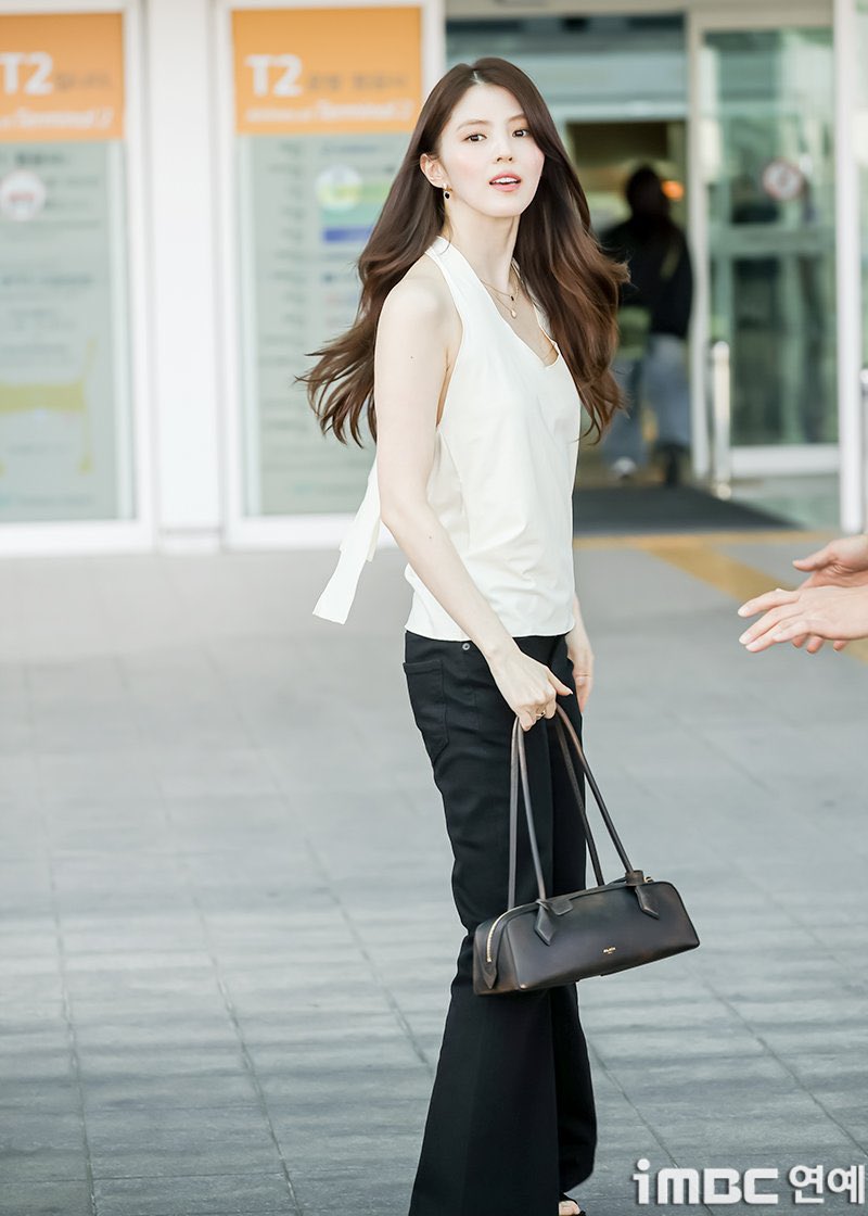 [잡담] 한소희) 홀터넥 입은 공항 한소희 | 인스티즈