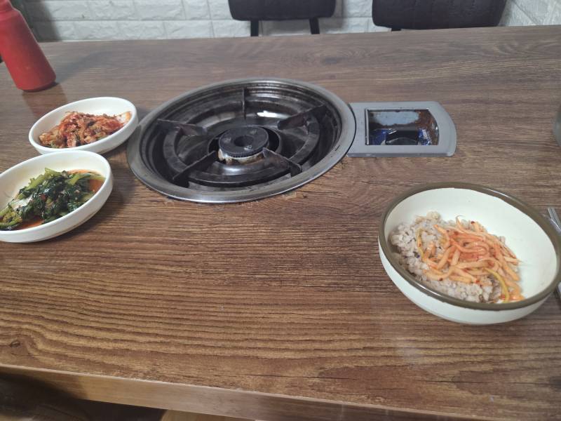 [잡담] 콩국수 시켰더니 보리밥 줘서 먹었는데 | 인스티즈