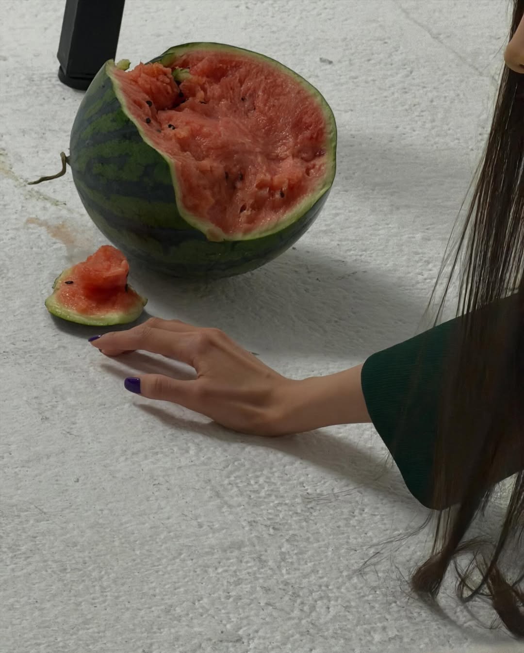 [잡담] 지젤 손이 진짜 예쁜것 같음 | 인스티즈