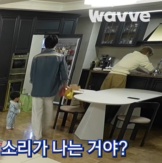 [잡담] 장신 투바투 세계관에 78cm 아기 등장 너무 폭룡적이다 | 인스티즈