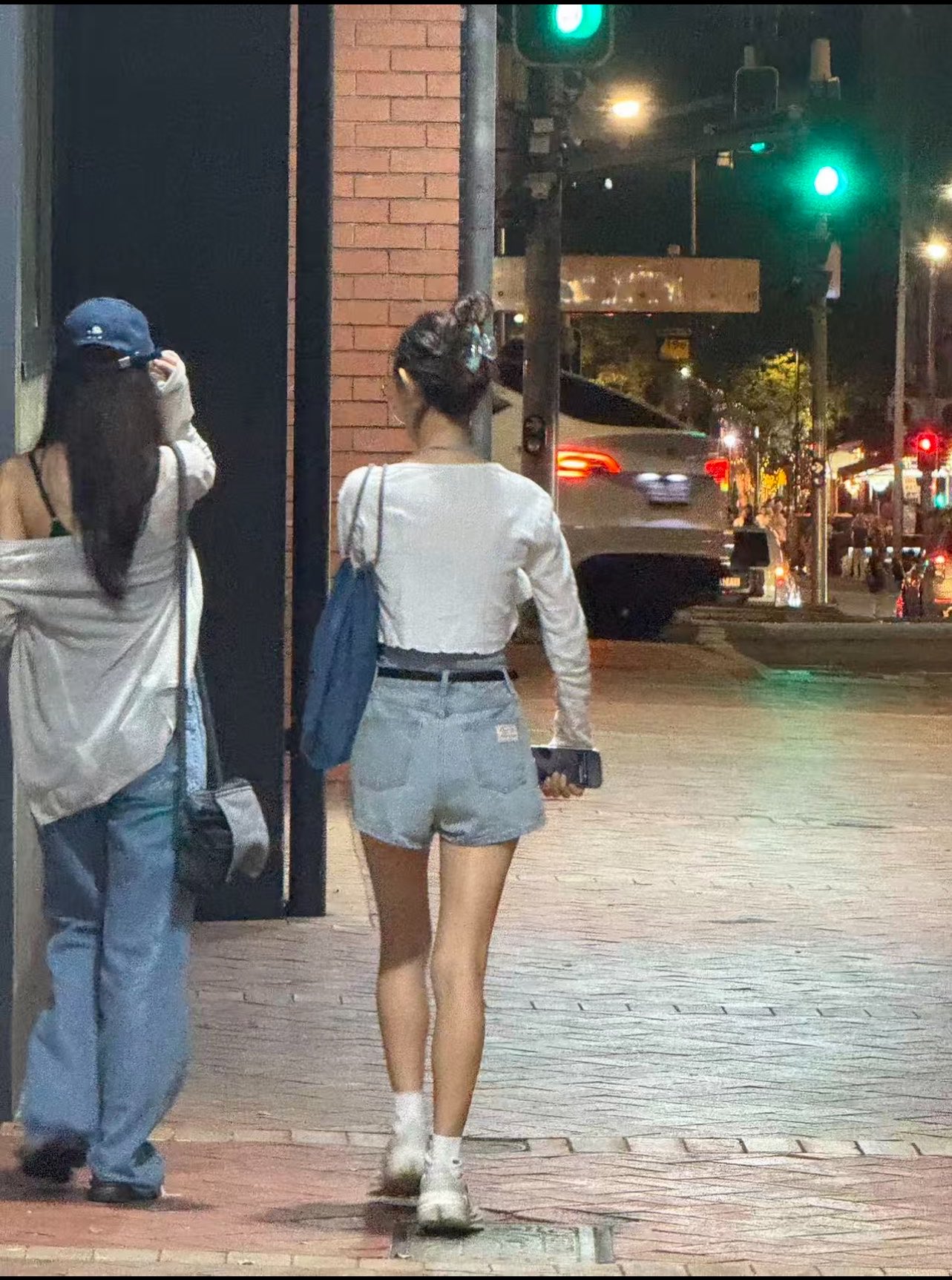 [잡담] 해린 이번에 올라온 사진 작년에 다니엘이랑 여행갔을때 찍었던거라는 말이있네 | 인스티즈
