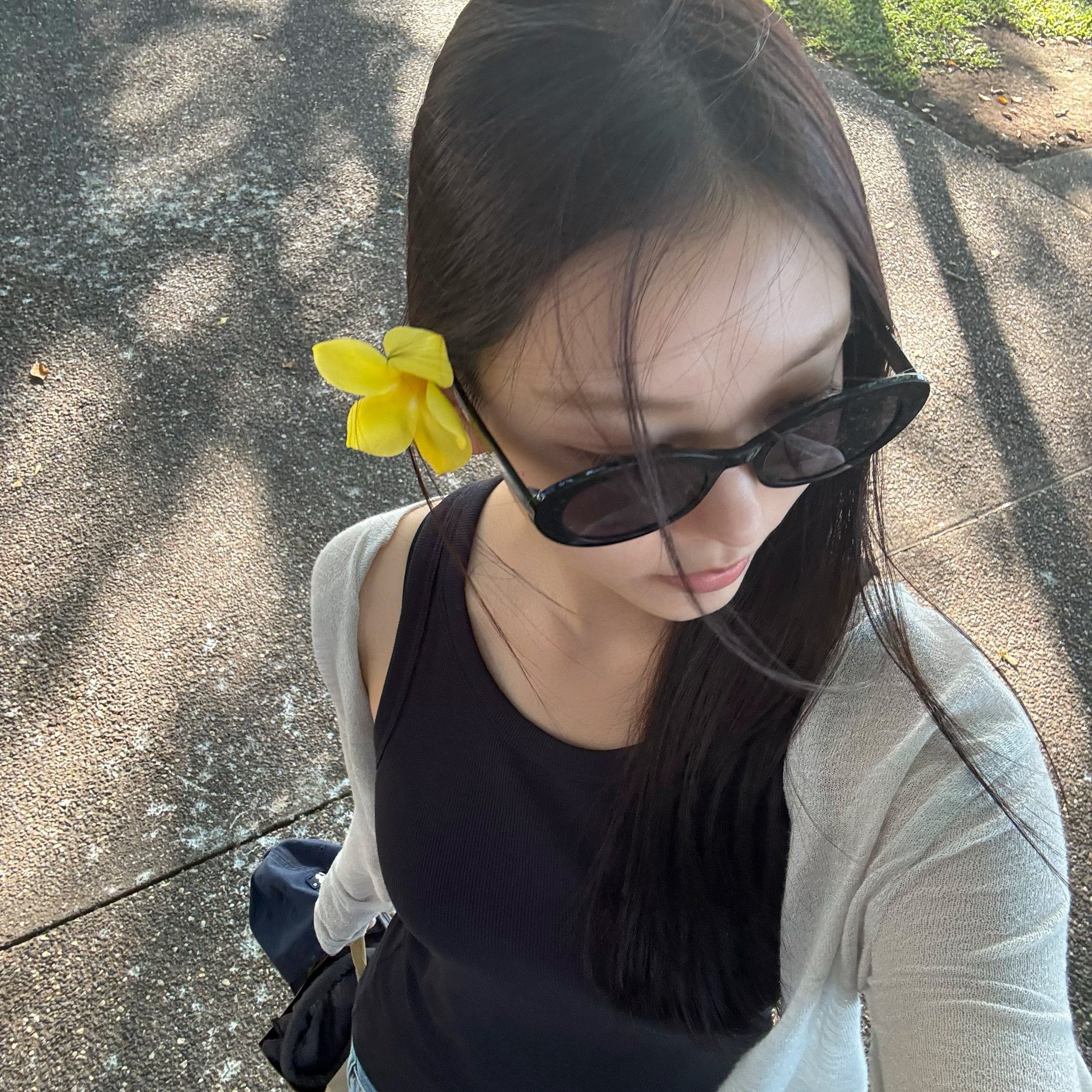 [잡담] 해린 이번에 올라온 사진 작년에 다니엘이랑 여행갔을때 찍었던거라는 말이있네 | 인스티즈