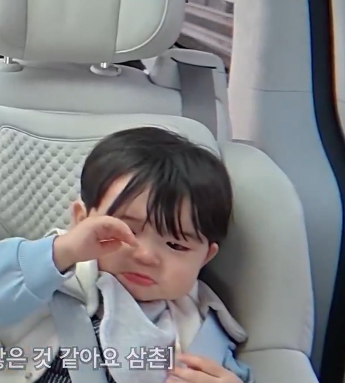 [잡담] 오늘 유준이 보고 한 생각 얼마나 옷갈아입고 안는사람 바뀌는게 싫었음 | 인스티즈