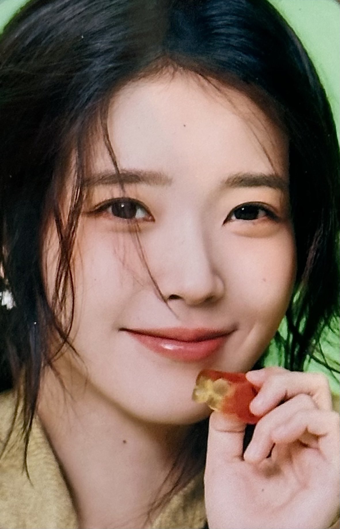 [잡담] 아이유) 2026 아이유 생일 카페 청사과 컨셉 포토 사진 | 인스티즈