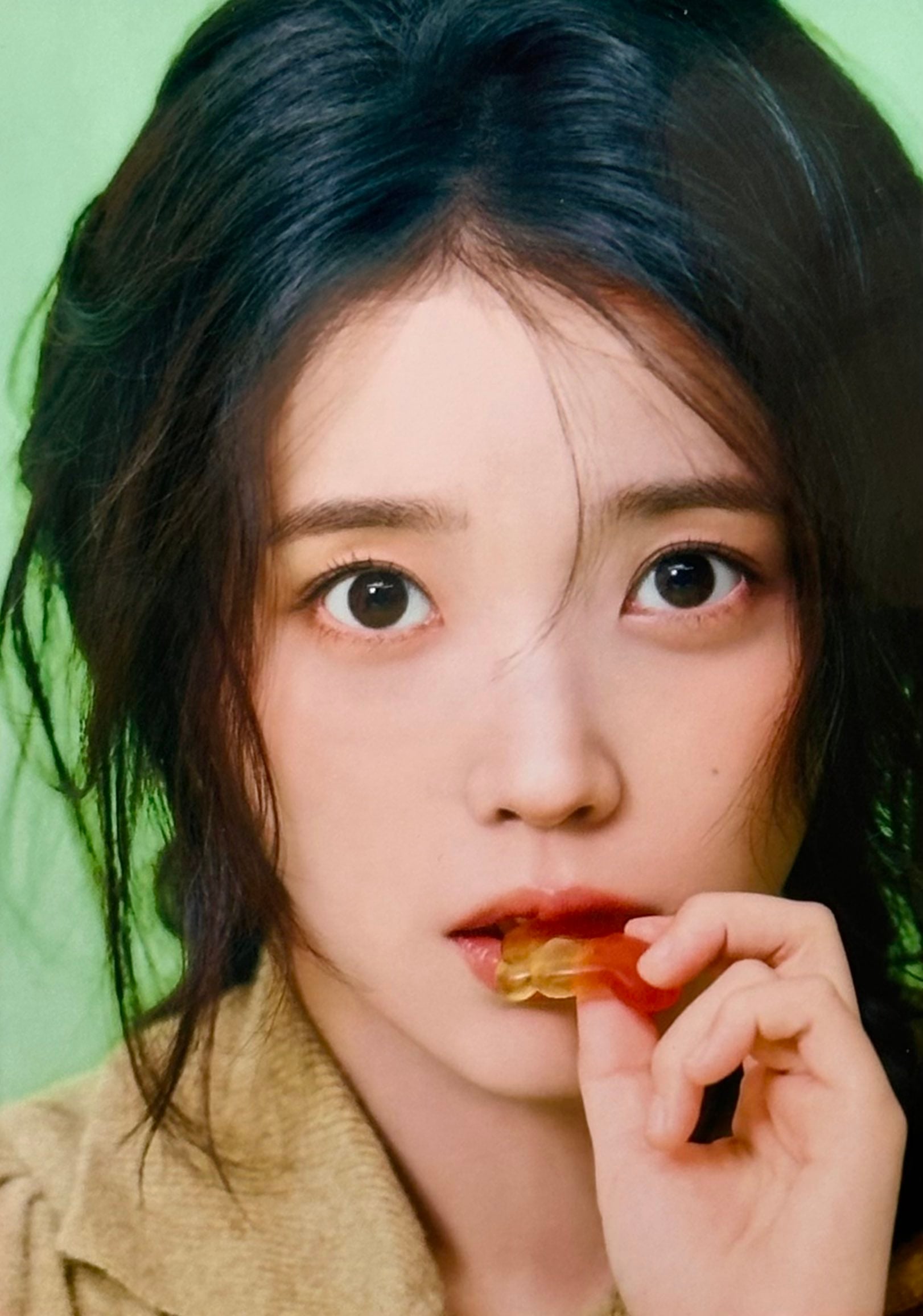 [잡담] 아이유) 2026 아이유 생일 카페 청사과 컨셉 포토 사진 | 인스티즈