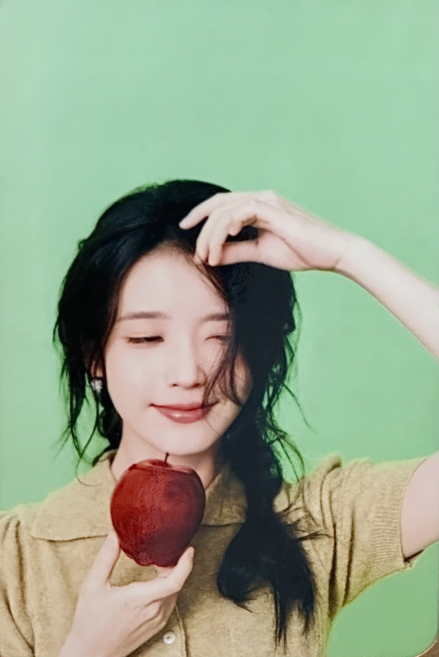 [잡담] 아이유) 2026 아이유 생일 카페 청사과 컨셉 포토 사진 | 인스티즈