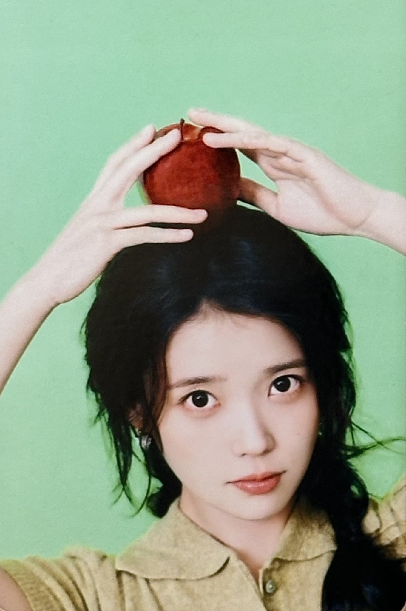 [잡담] 아이유 사과랑 같이 찍은거 ㅅㅍ일거같애? | 인스티즈