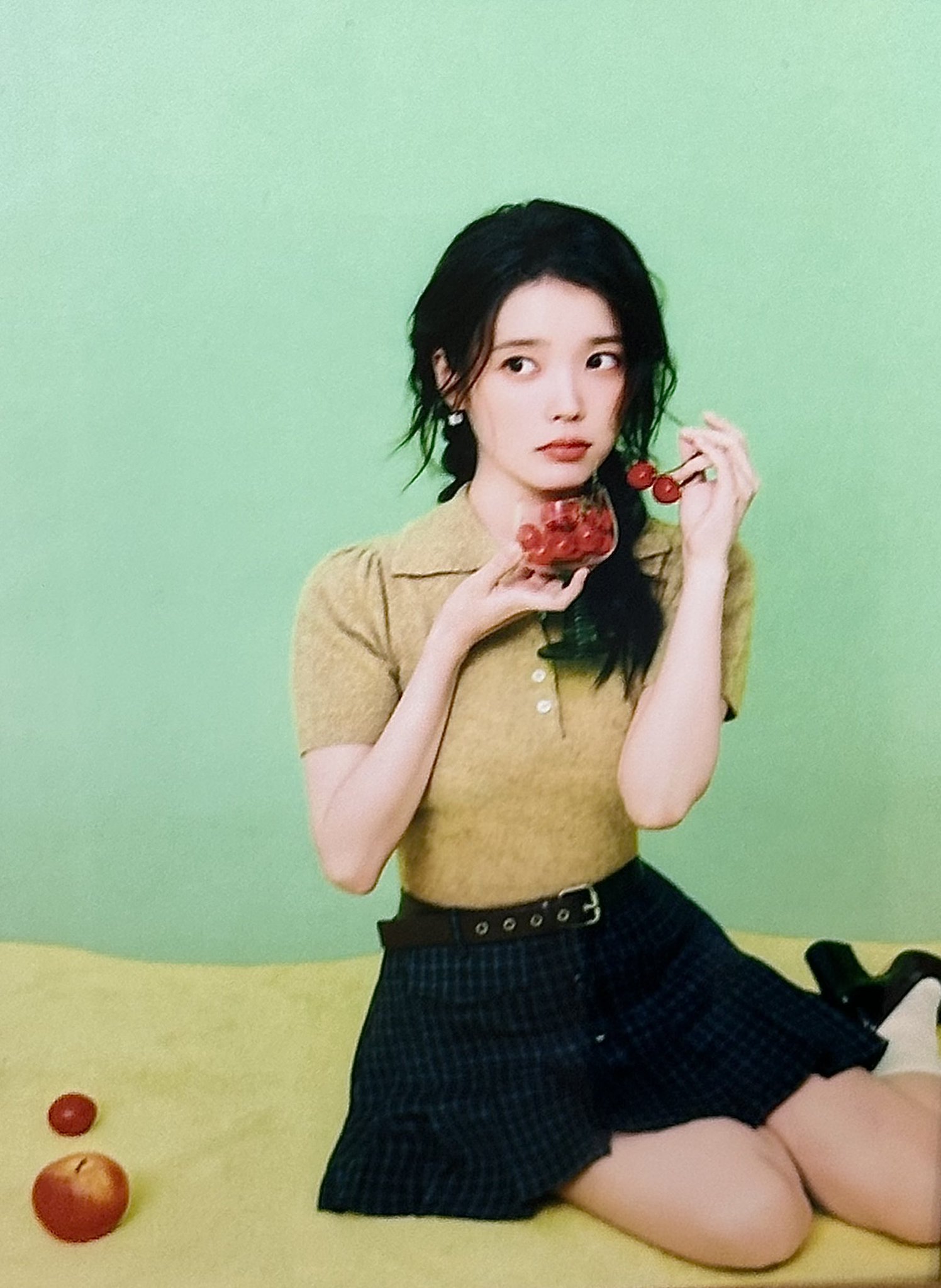 [잡담] 아이유 사과랑 같이 찍은거 ㅅㅍ일거같애? | 인스티즈