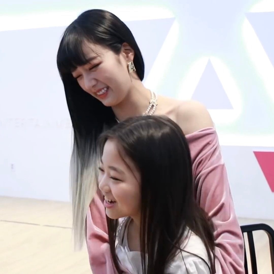[잡담] 나하은 윤보미 이랬었는데 | 인스티즈