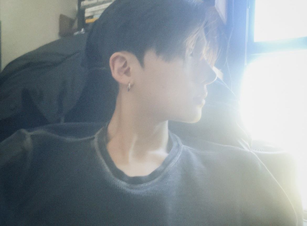 [잡담] 이상원 일반인시절 셀카들 뭔가 노란장판 감성 잘어울림 | 인스티즈
