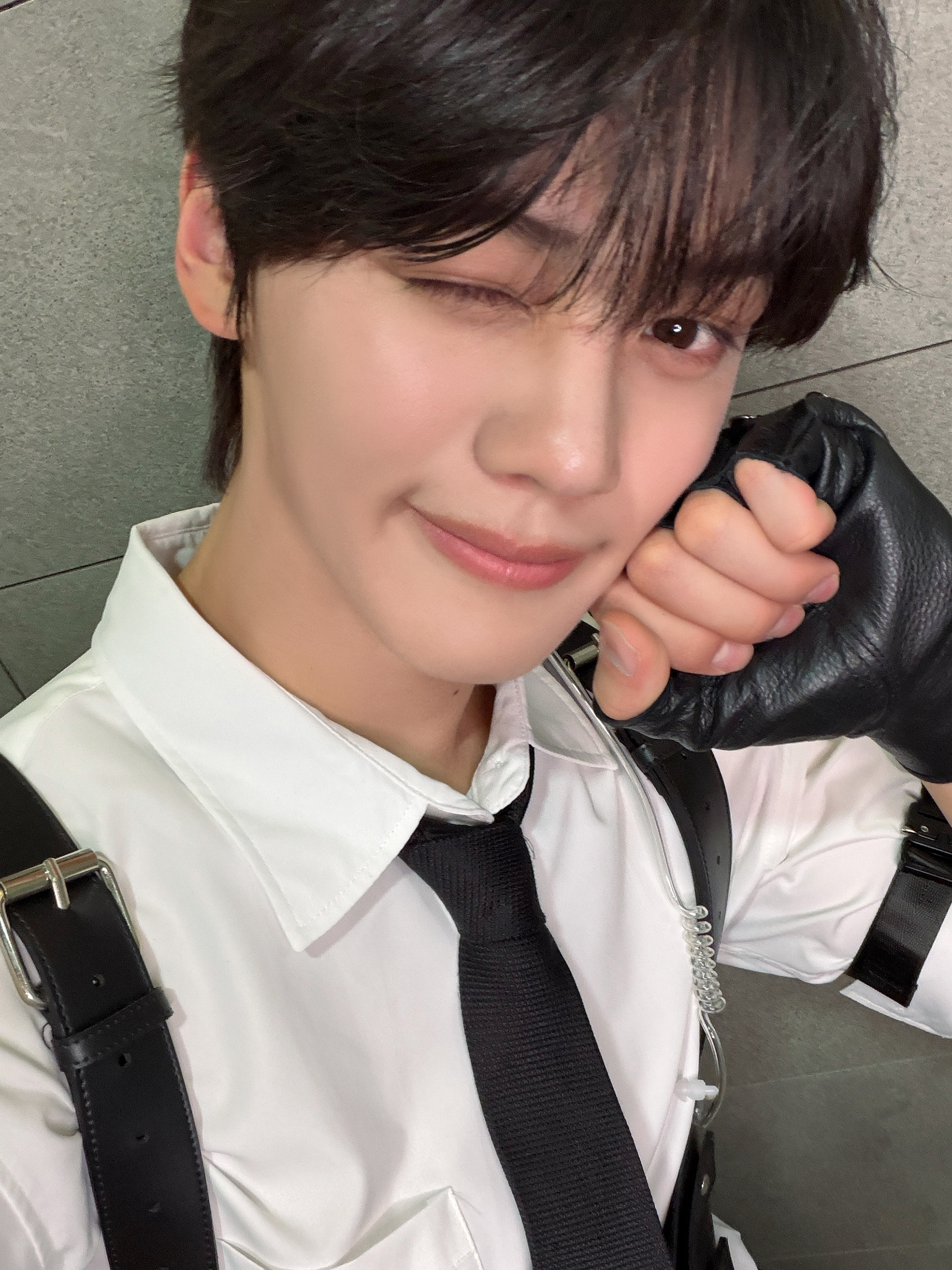 [잡담] 데뷔 9일 남은 앤더블 얼굴 봐줄 사람 | 인스티즈