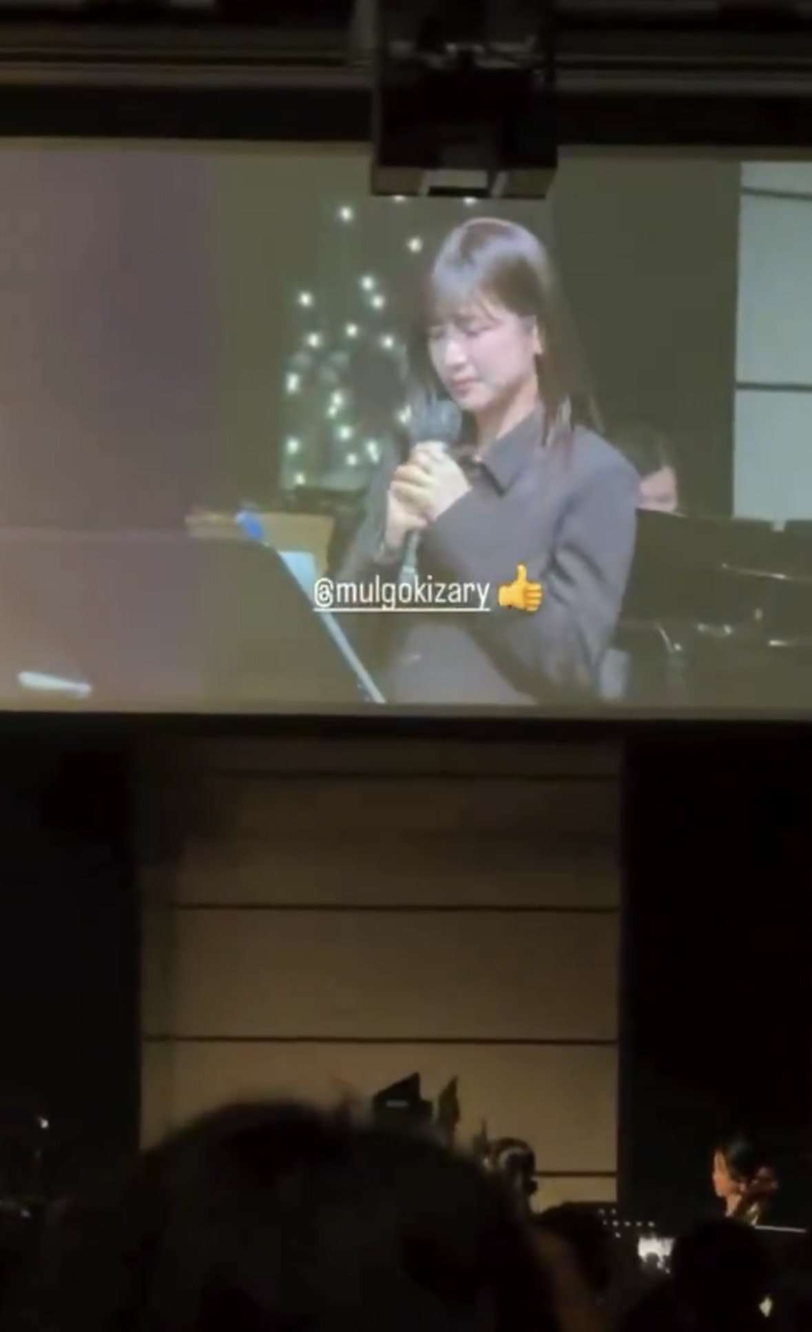 [잡담] 축사 하다 우는 박초롱 보고 웃는 윤보미 | 인스티즈