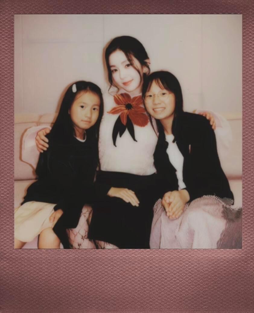 [잡담] 아이린 사진찍어준사람 돈내고찍는거지? | 인스티즈