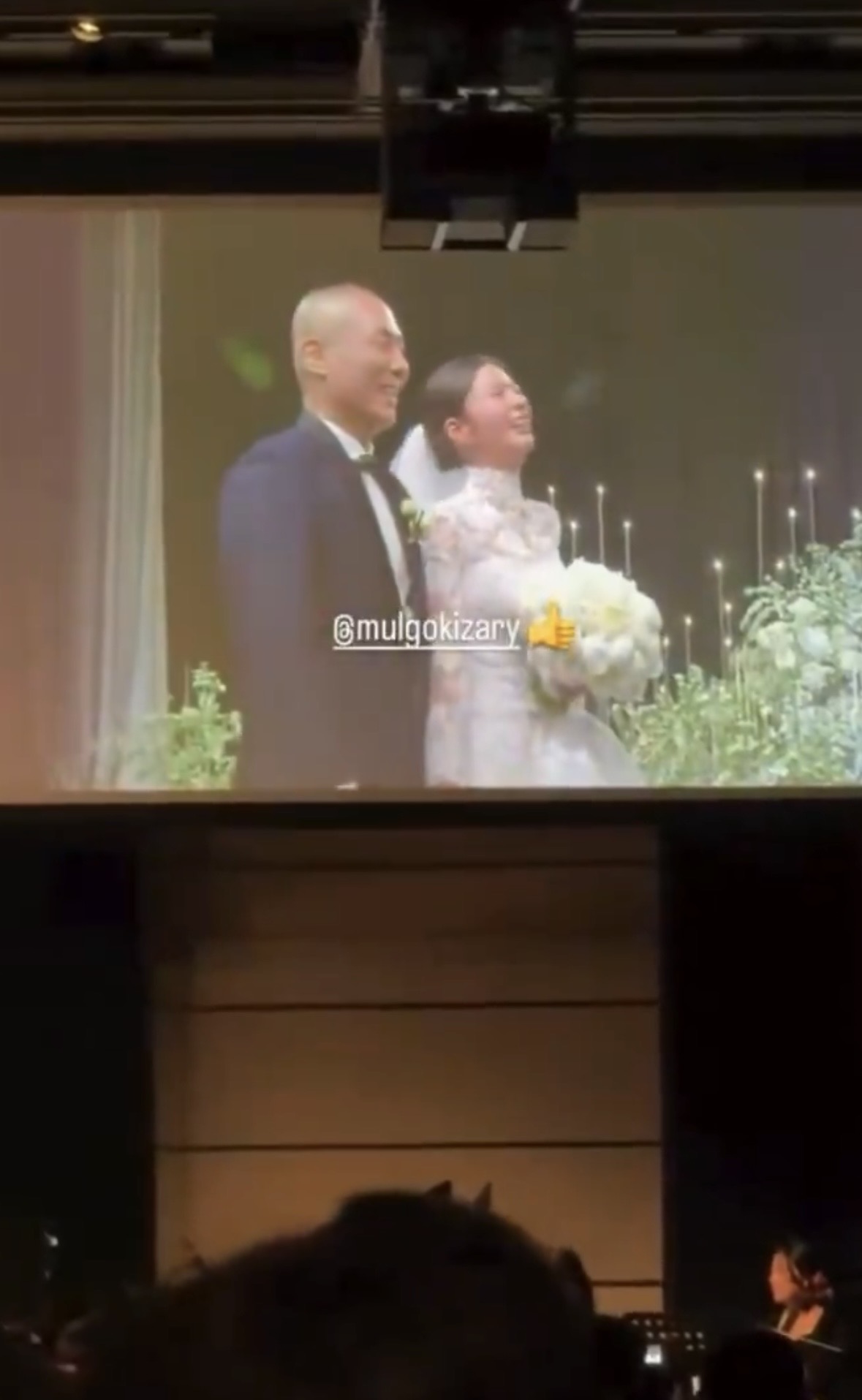 [잡담] 축사 하다 우는 박초롱 보고 웃는 윤보미 | 인스티즈