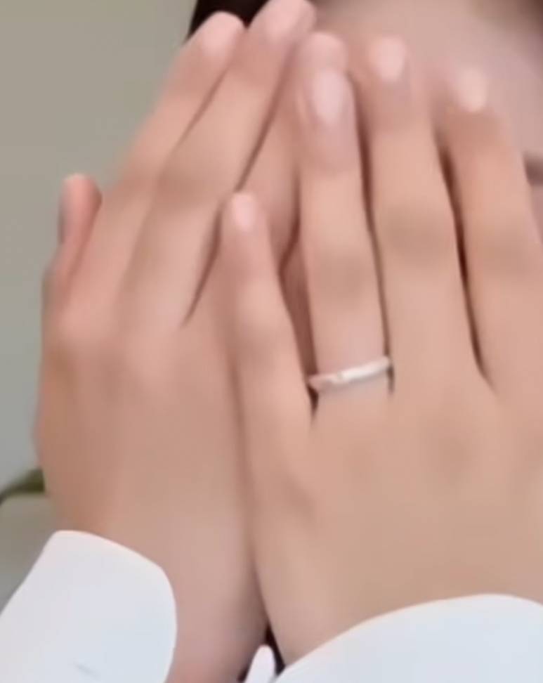 [잡담] 여자손 이거 단풍손이야????? | 인스티즈
