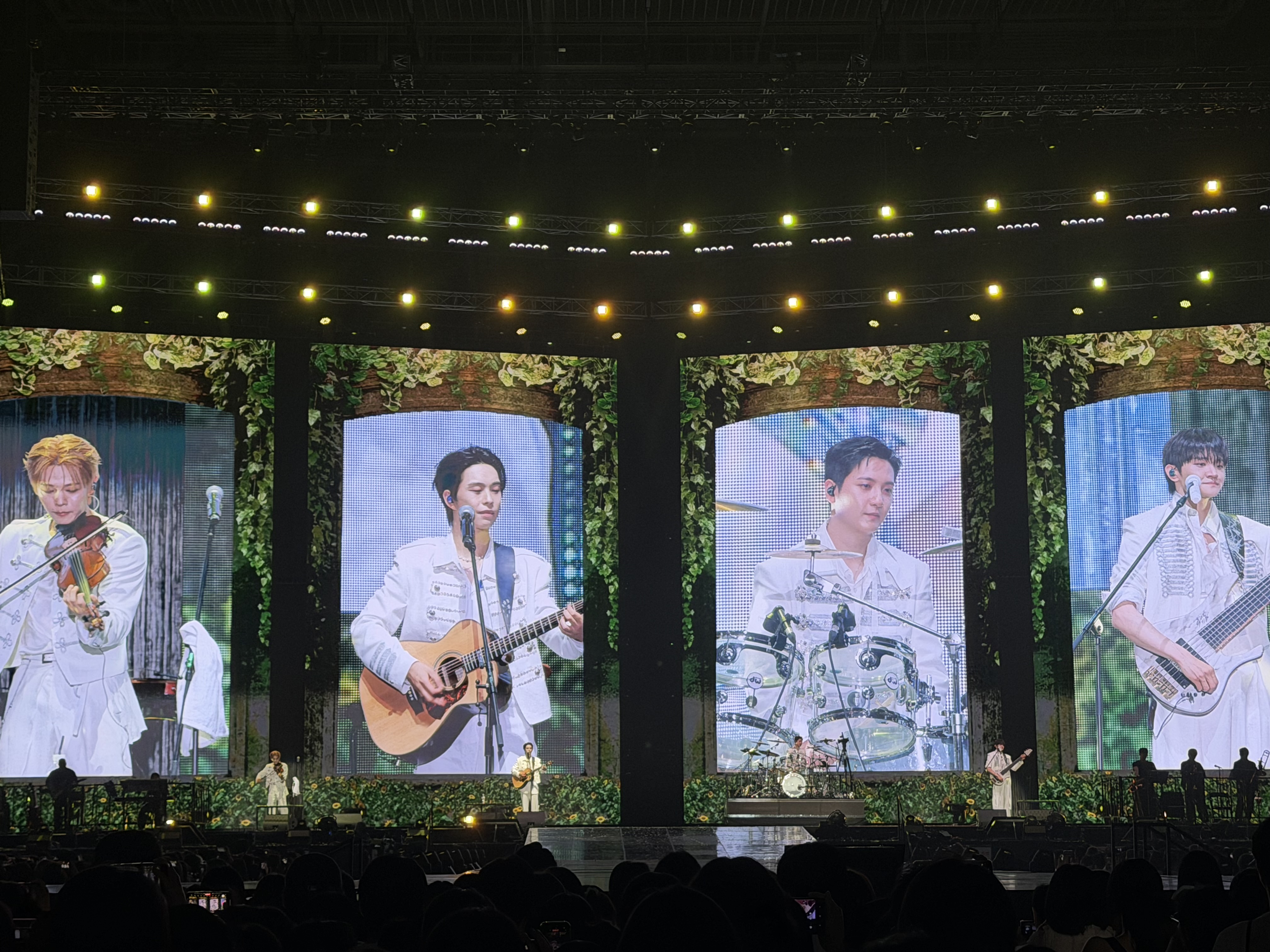 [잡담] 루시 이번 콘서트 전광판 진짜 다 이뻤음ㅜ | 인스티즈
