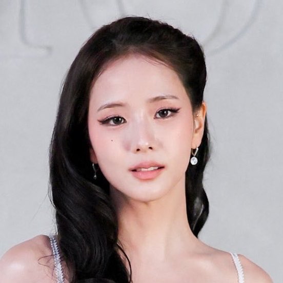 [잡담] 지수 메이크업 어느쪽이 더 찰떡같아? | 인스티즈