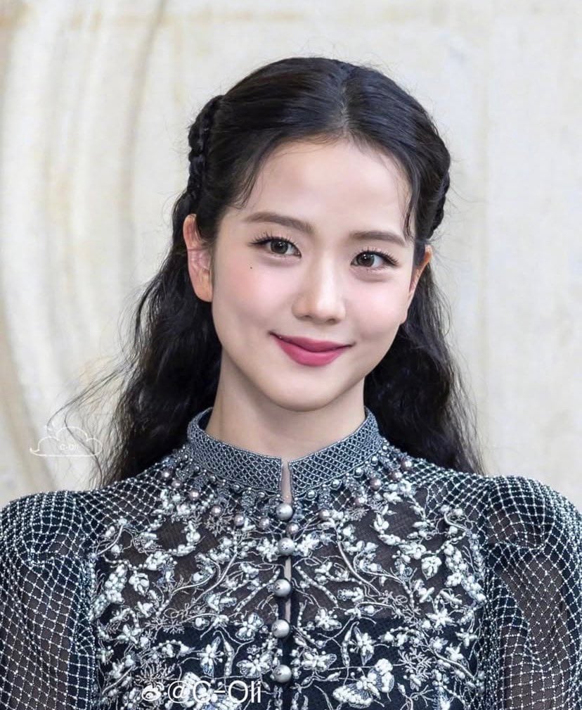 [잡담] 지수 메이크업 어느쪽이 더 찰떡같아? | 인스티즈