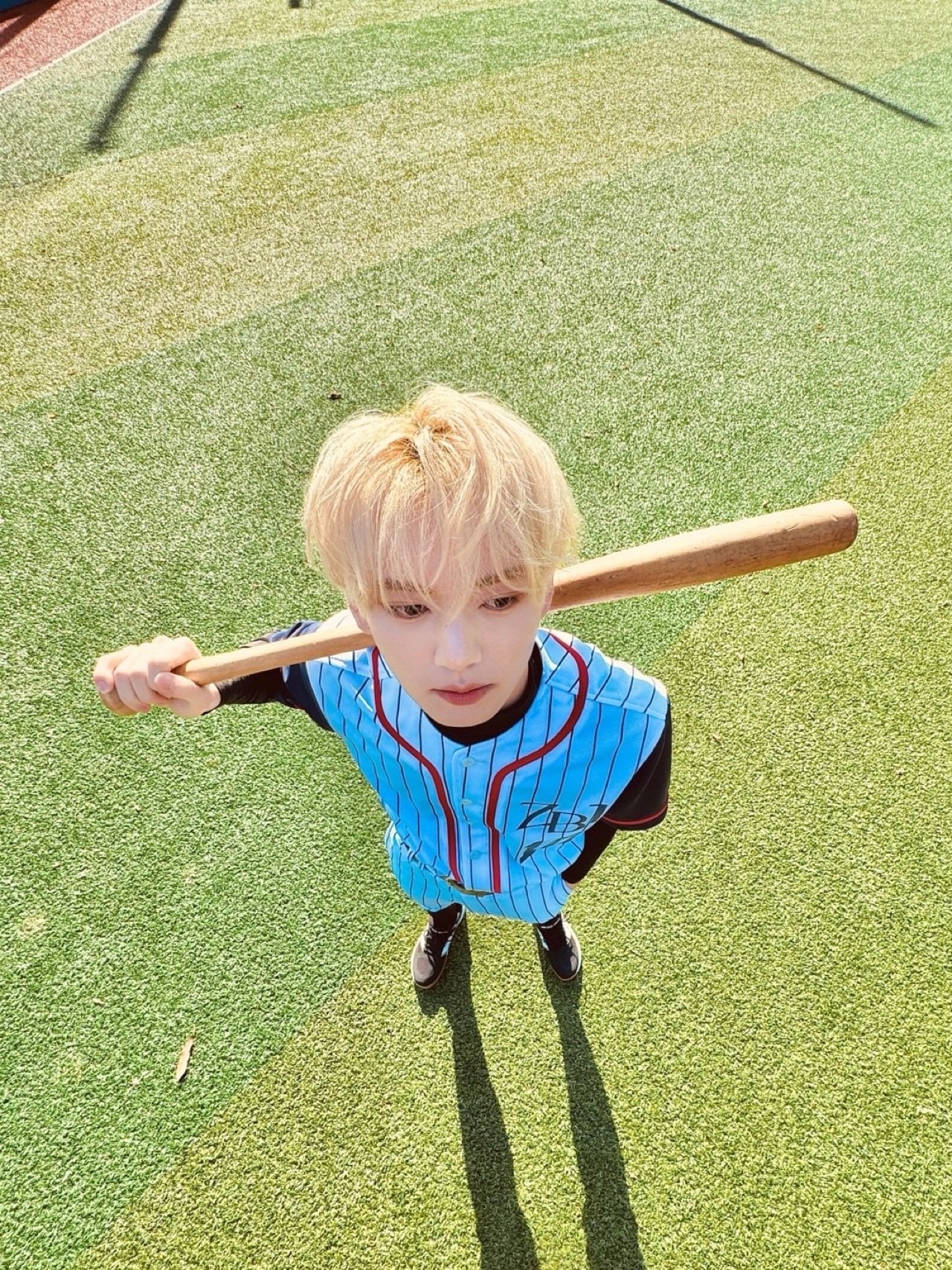 [잡담] 한유진 비하인드 사진 올라오면 매번 아기같은 사진 하나씩 잇다?.. | 인스티즈