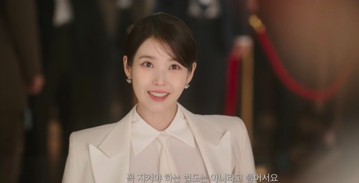[정보/소식] [21세기 대군부인] 왕실 행사에서 여주가 일부러 한복을 입지 않고 나타나서 말 나온 장면 | 인스티즈