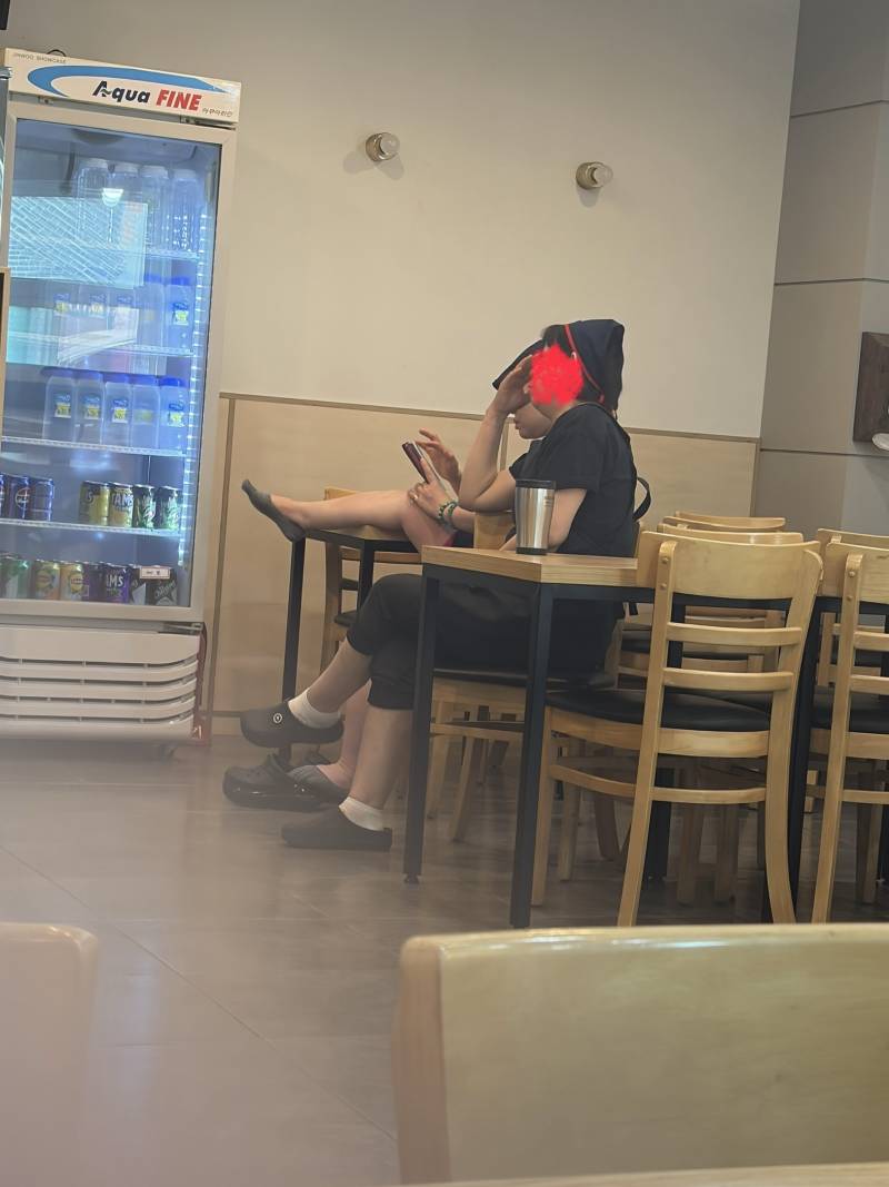[잡담] 아니 나 혼밥하고있는데 사장자세 이게 맞아...? ㅋㅋㅋㅋ | 인스티즈