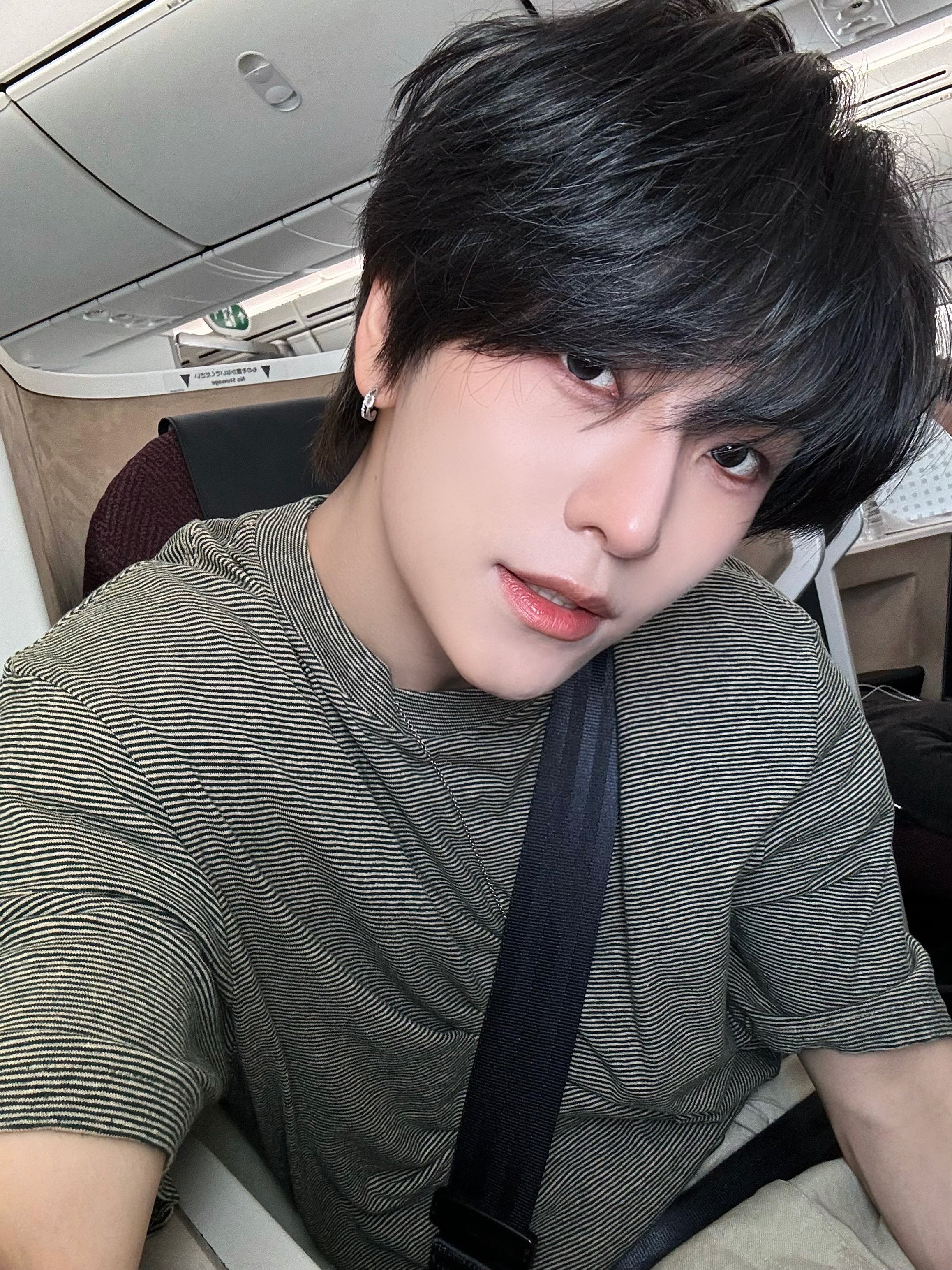 [잡담] 씬롱이 오늘 흑발 덮머 제대로 말아준거 너무 좋아ㅠㅠ | 인스티즈