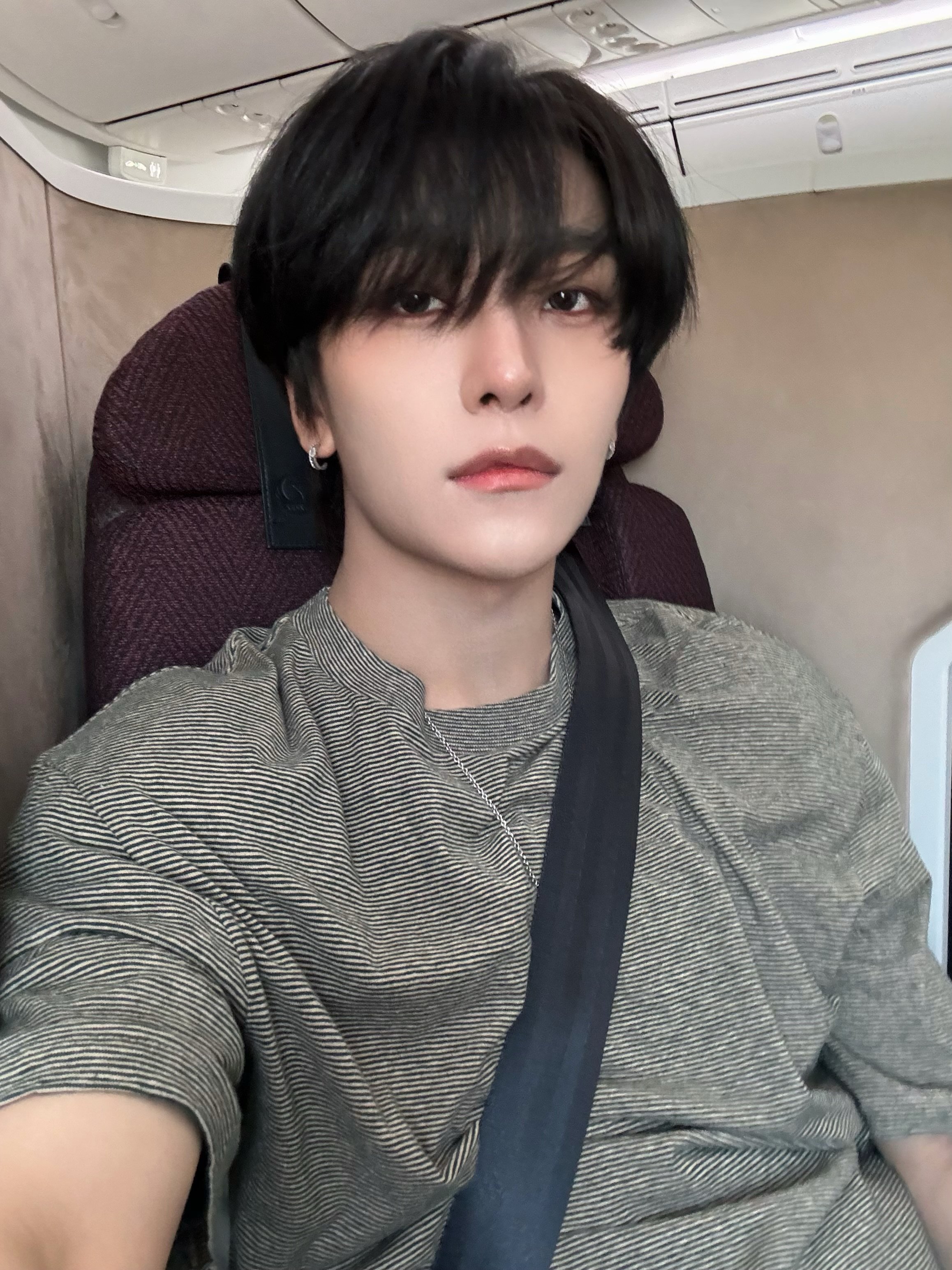 [잡담] 씬롱이 오늘 흑발 덮머 제대로 말아준거 너무 좋아ㅠㅠ | 인스티즈